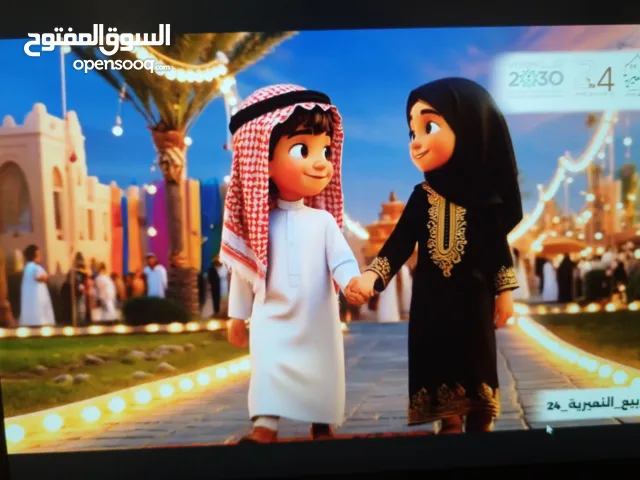 مصمم بالذكاء الاصطناعي  و  أنا مصمم جرافيك وفيديو إيديتور