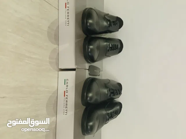 حذاء جديد اسود