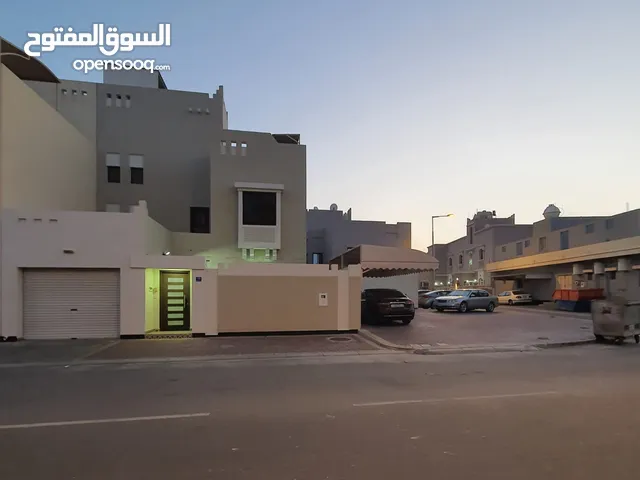 للبيع بيت اسكان في عراد الطابق الارضي - صالتين مفتوحين على بعض - مطبخ - مجلس - حمام - كراج لسيارة