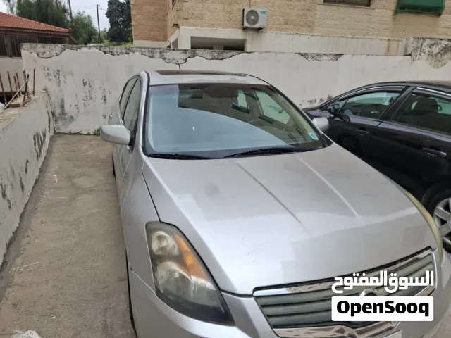 2009 نيسان التيما Standard