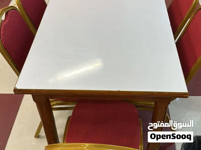 ميز طعام نظافه 90%