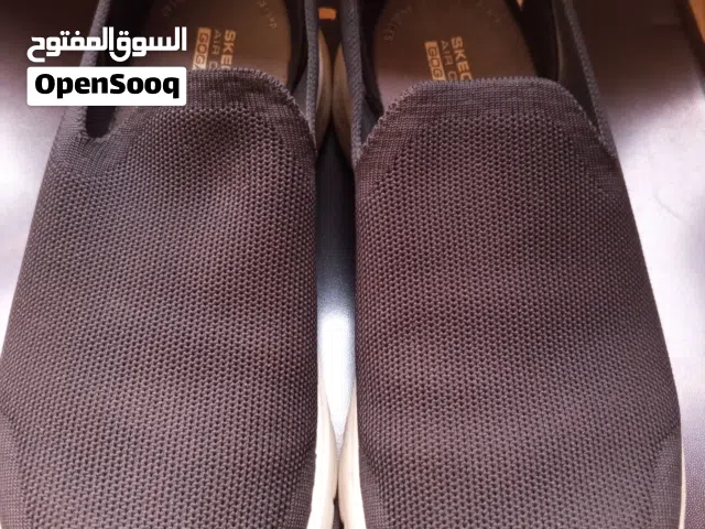 سكيتشرز فيتنامي أصلي قياس 42 لون أسود من وكالة سكيتشرز الاردن