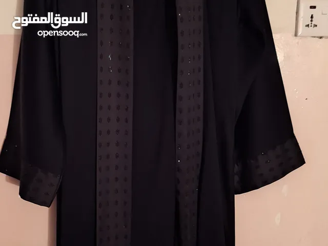 صاية خليجية قطعتين (بشت + فستان او بنصل عدل ) قماش صيفي مريح وفخم واسود فاحم