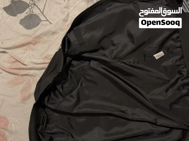 جاكيت اسود