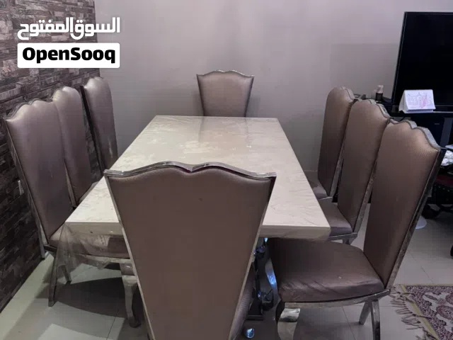 طاولة طعام 8 اشخاص