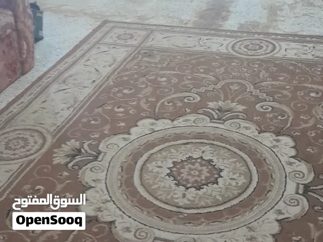 شقة للايجار الشهري بمدينة صور جنوب الشرقية السعر ممتاز شامل الكهرباء والمياه والنت  الشقة متاحة شهر