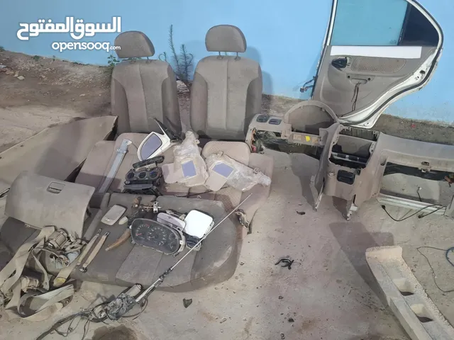 بضاعة هونداي فيرنا كفرات داخليه بيبان وفودره وكراسي وعدادومرايات وكوفني خلفي