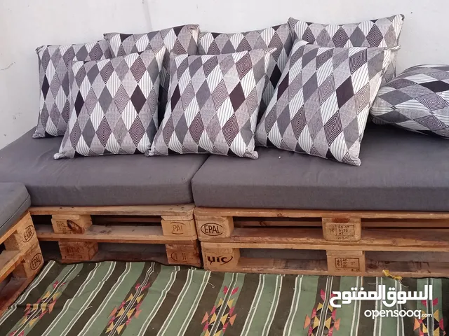 طبليات مع فرش بحاله ممتازة