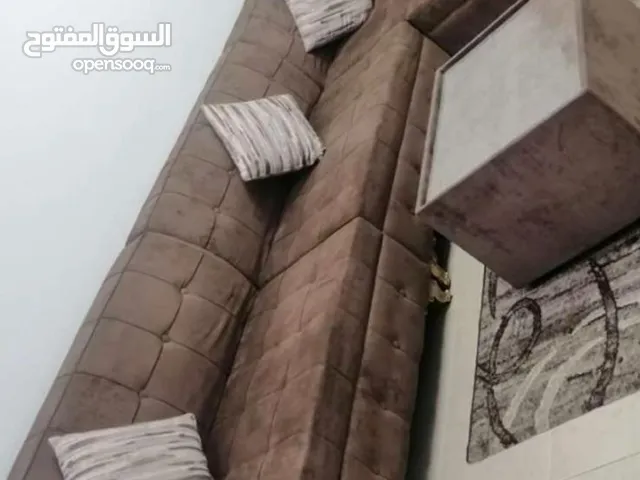 طقم جلوس على زاويه بحالة ممتازة جدا يكفي لعدد 12 شخص بسعر 60 دينار فقط شامل التوصيل واتساب للطلب