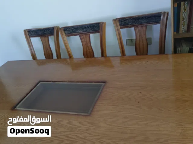 طاولة سفرة بحجم كبير عدد المقاعد 8