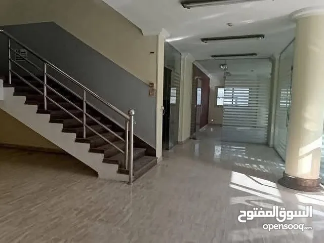 مصنع للبيع