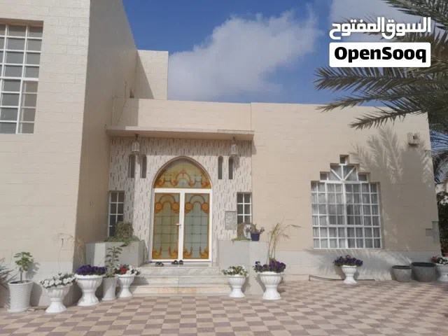 فيلا للبيع في المعبيلة الجنوبية قرب هدايا العين