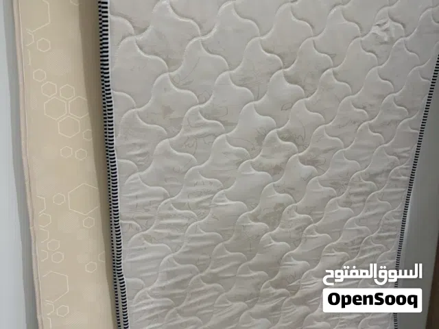 إسفنج سرير مفرد استخدام خفيف الحجم والسماكة واضحين بالصور