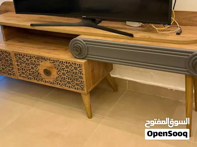 طاولة تلفزيون خشب بلوط