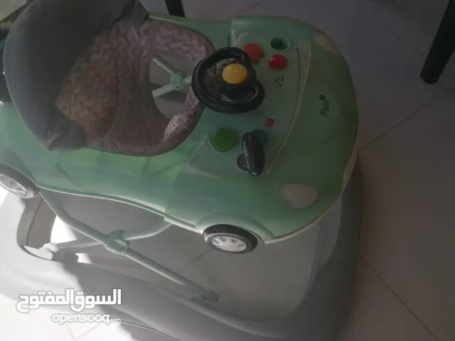 كرسي طعام +هزازه تشتغل على البطاريات السعر على التلفون+كراجه اطفال