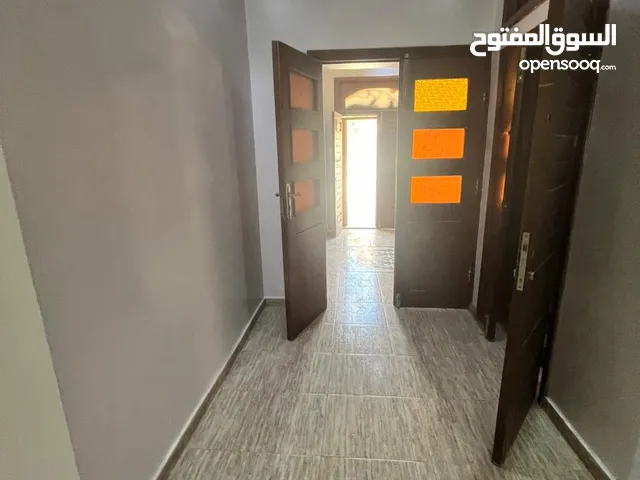 1212  للبيع مبنى 3 ادوارحاليا مدرسة   على الطريق الدايري التالت  مساحة 600 متر  موجر حاليا   ysin