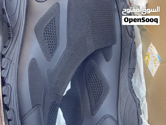 حذاء اسود جديد مريح مقاس43