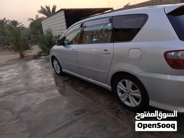 تويوتا ابسم مديل 2004