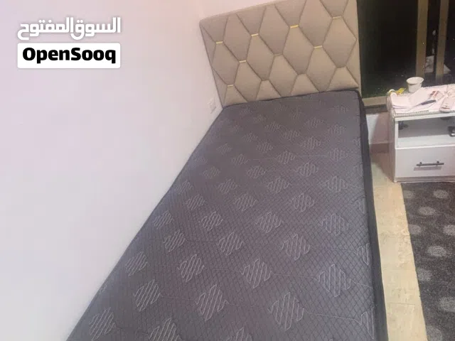 سرير مفرد جديد و سعر ممتاز و فرشه طبيه جديده و سرير ممتاز