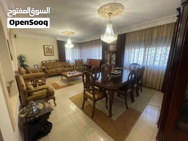 طقم متكامل فخم جداً وبحالة ممتازة (صالون + سفرة) للبيع بداعي التجديد.