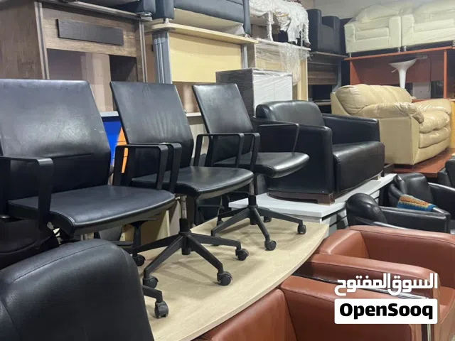 تشكيلة مكاتب مستعملة بحالة الجديد للبيع