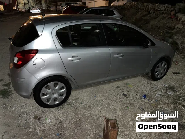 2014 أوبل كورسا Standard