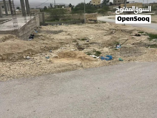 أرض مساحتها 305 متر في منطقة الجوفة في الغور مميزه وعلى شارعين ، جميع الخدمات