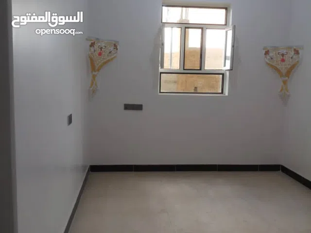 للايجار شقه جديده ( تشطيب شخصي ) بالجراف الغربي