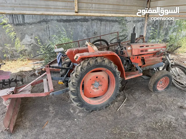 حراثة كوبوتا B8200 4WD للبيع النوع: Kubota B8200 الدفع: 4WD دفع رباعي