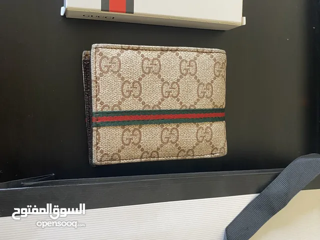 محفظة قوتشي استعمال خفيف جدا بحالة الجديده (ماستر كوبي)