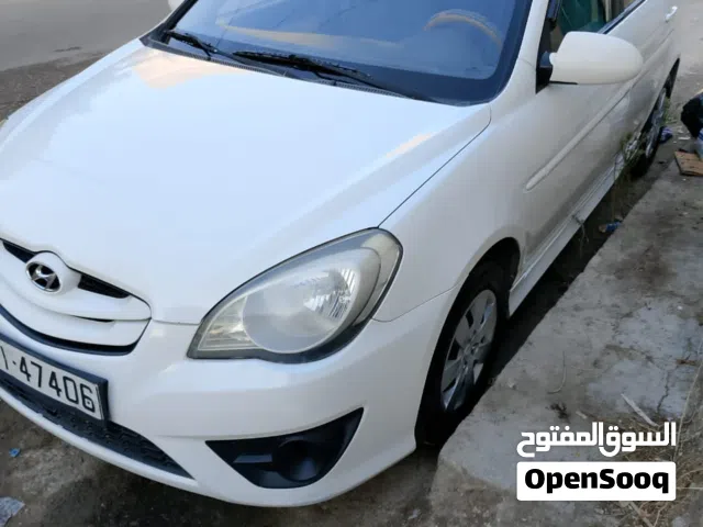 2010 هيونداي اكسنت Standard