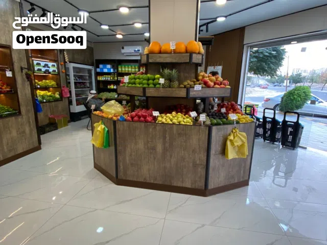 محل خضار وفواكه شغال مجهز بالكامل للبيع – موقع مميز في شفا بدران