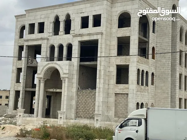300 m2 More than 6 bedrooms Villa for Sale in Salt Al Saro