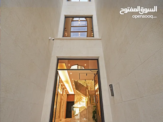 شقة جيدة جدا للبيع منطقة عمان الروابي قرب الدوار السابع طابق اول مساحة داخلية 145 متر