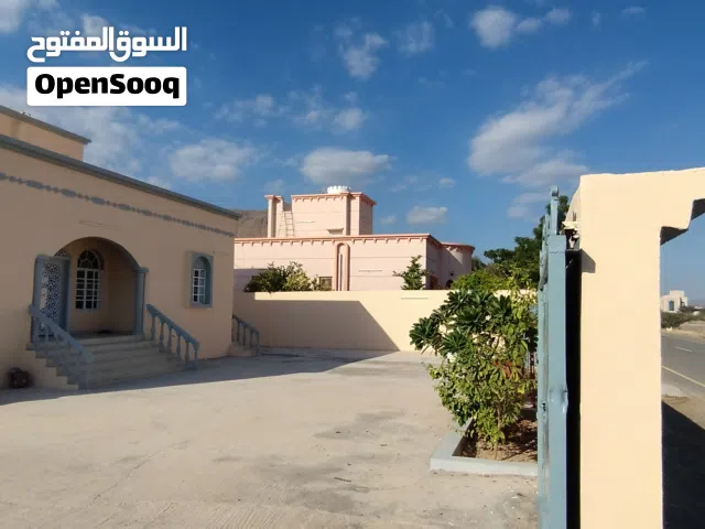 175 m2 3 Bedrooms Townhouse for Sale in Al Dakhiliya Izki