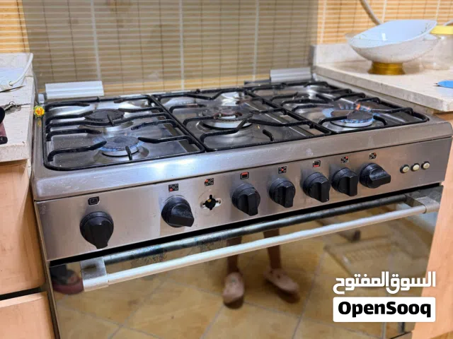 طباخ غاز يعمل بشكل ممتاز