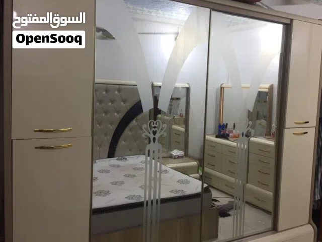 غرفة نوم أخشاب موديل الحياة المعروف ذات تصميم نازك وهادئ من حيث الألوان