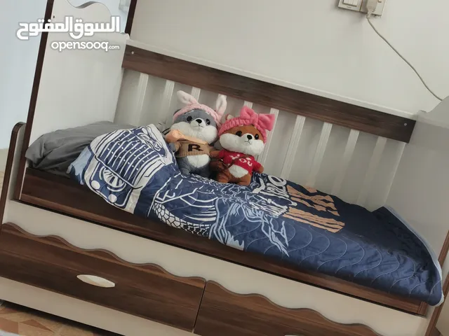للبيع تخت أطفال خشب مع فرشة – بحالة ممتازة