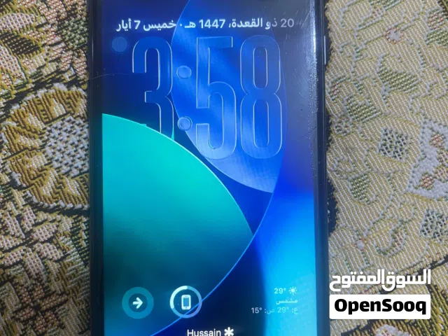 ايفون Se2 مستعمل و حالته كلش زينه و لونه اسود ذاكره 64