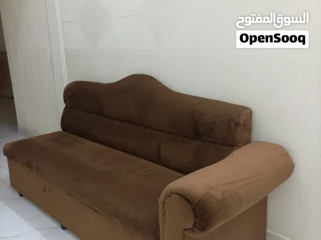 كنبة سرير بحالة ممتازة