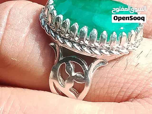 خاتم فضه ايراني متوج بحجر الزمرد   مختوم ختمين اسم  صياغة عسكرى 925 جميل جدا ملكي يستحق القتنا