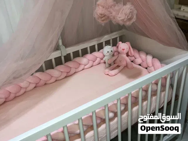 سرير اطغال مع كل لوازمه