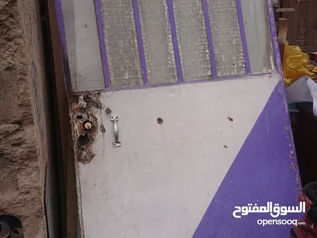 باب حديد مرتب