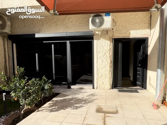 150 m2 More than 6 bedrooms Townhouse for Rent in Baghdad Mansour
