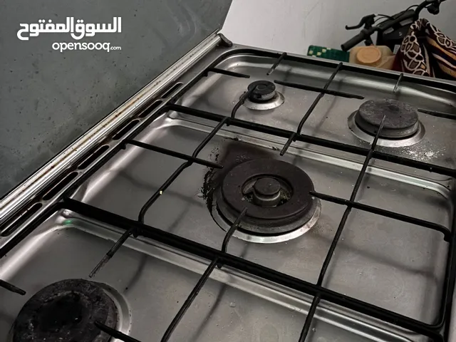 للبيع فرن غاز 5عيون شغال ب يبي له تنظيف العيون الوسطي 30دينار وقابل التفاوص