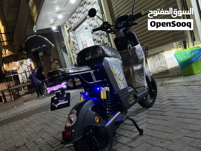 السلام عليكم  بيعه مستعجله دراجه شحن صار الها عندي 20يوم بيها وكعه خفيفه و بيها دواسه و دوشمه جلد