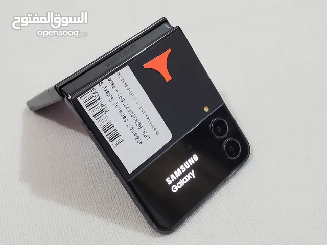 Samsung Galaxy Z Flip4 5G 128 GB in Sana'a