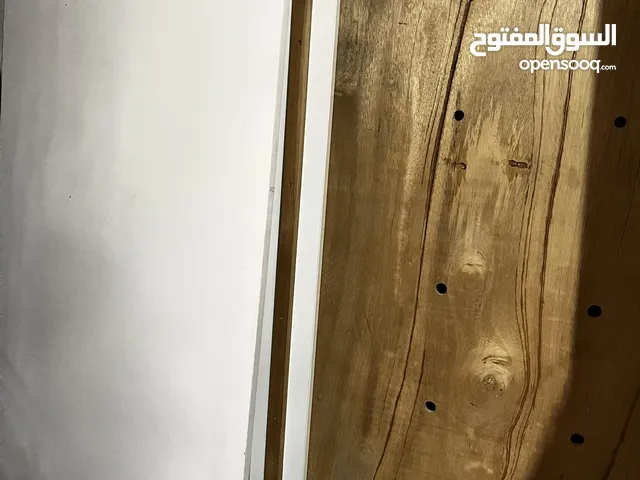 تخت مجوز تخت مجوز لون ابيض بحالة ممتازة خشب زان