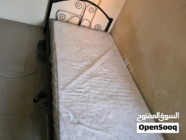 للبيع سرير بالمرتبة الطبيه - كومدينو - دولاب