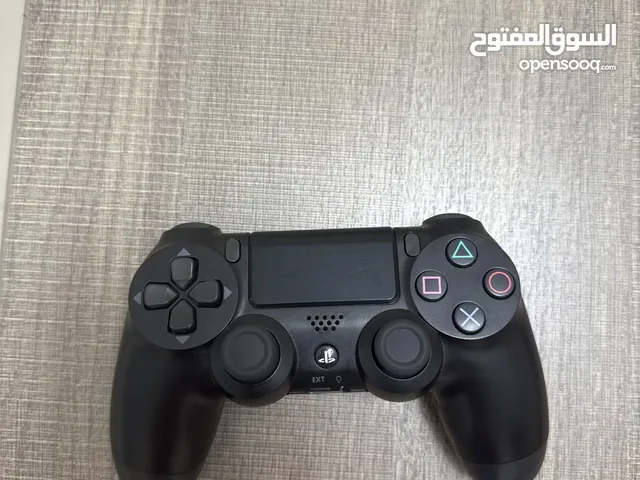 يد بلايشتيشن 4 جديده وايضاً يقدم معا سلك اصلي واليد سوني 4 اصليه قابل للتفاوض